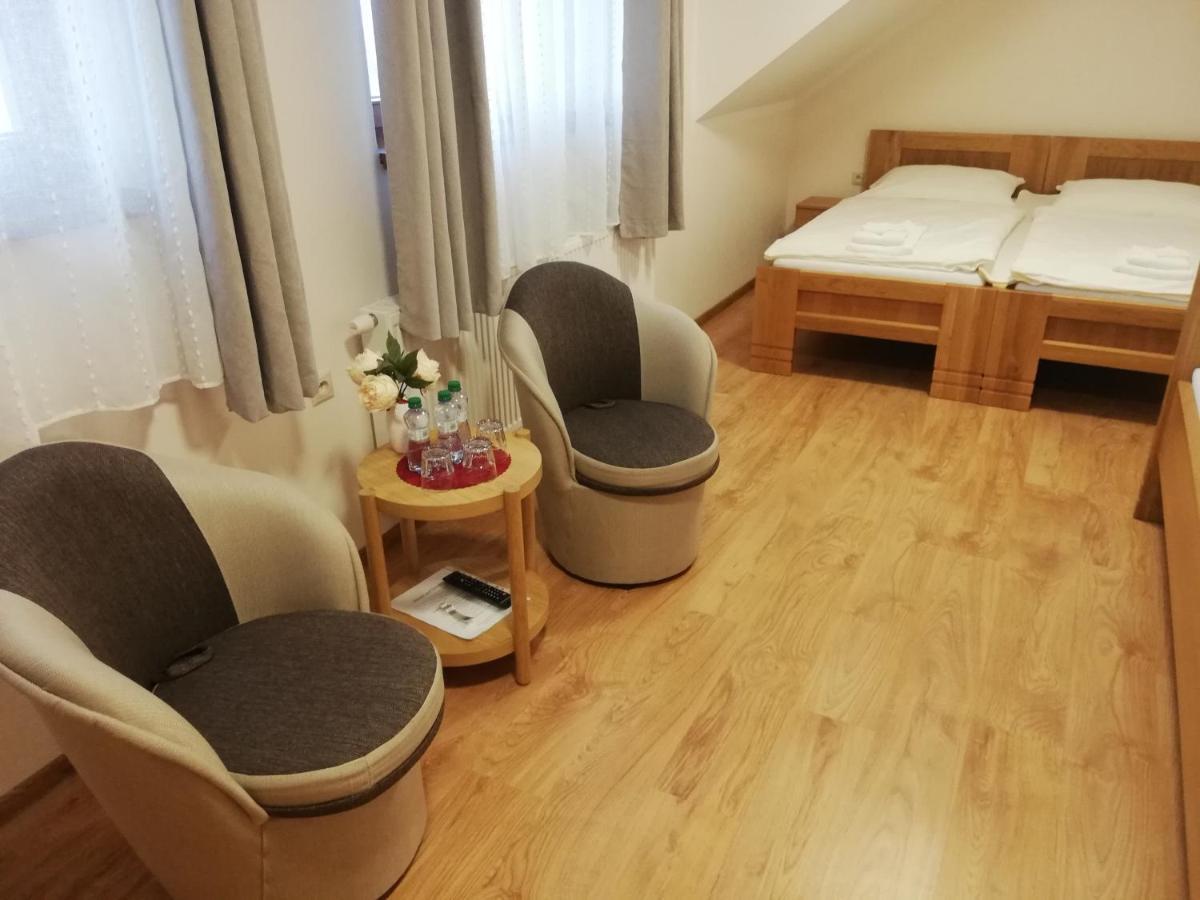 Hotel Penzion Pod Tureckom à Trenčianske Bohuslavice Extérieur photo